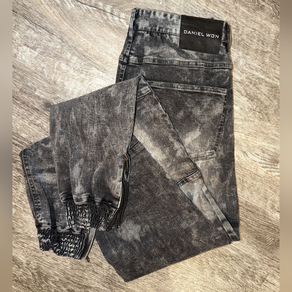 Jeans - Picture 2 of 4